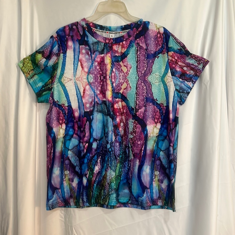 NWT by Valanio short sleeve, extra large vibrantly colored T-shirt, custom size